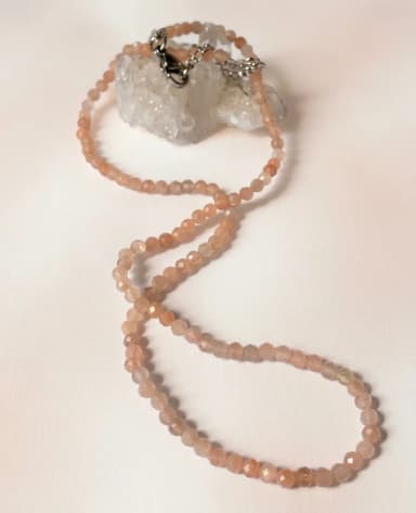Choker Colar Sunstone Pedra Facetada 3 mm e Aço Inox