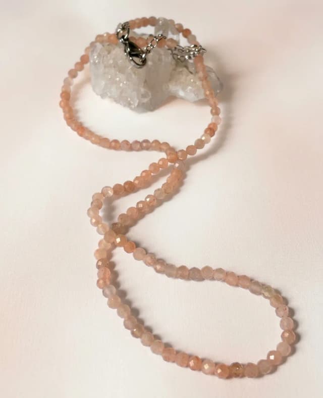 Choker Colar Sunstone Pedra Facetada 3 mm e Aço Inox