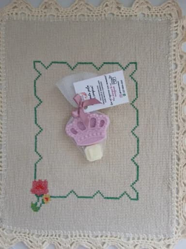 Lembrancinha Mini Sabonete - Coroa e Inicial