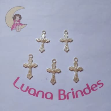 Pingente Crucifixo Perolado de Acrilico 3cm Pct 20 Unidades