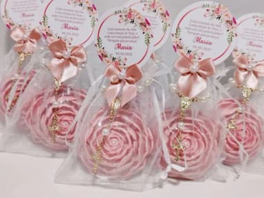 Lembrancinha 80 Anos: Sabonete Rosa Delicada Luxo com Terço