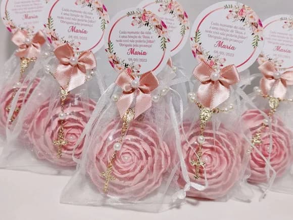 Lembrancinha 80 Anos: Sabonete Rosa Delicada Luxo com Terço