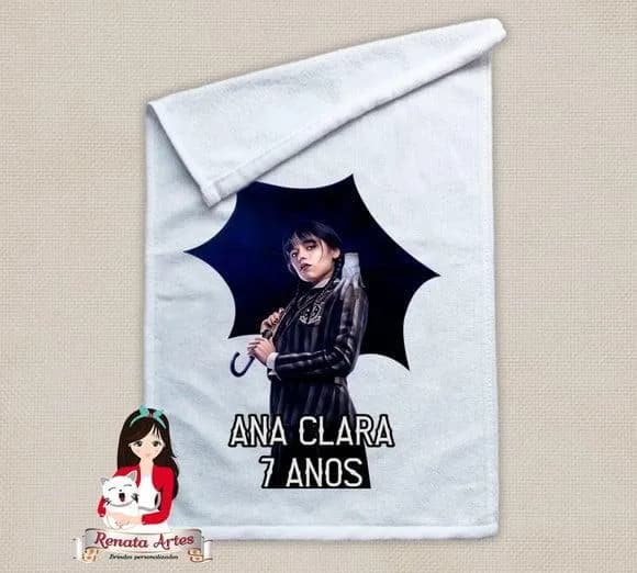 Toalhinha Personalizada Wandinha