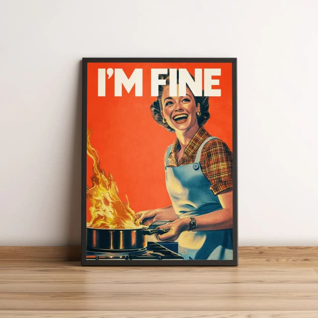 Quadro com mulher sorrindo em cozinha pegando fogo 2605