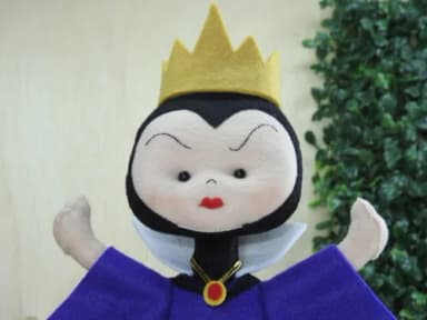 Rainha má em feltro
