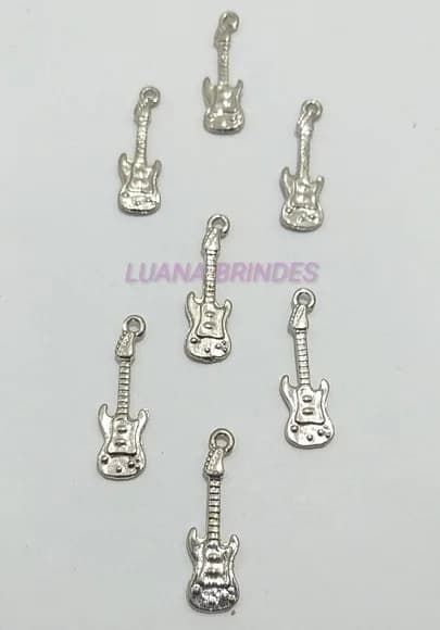 Pingente de Guitarra em Metal Prateado - pct com 10 unidades