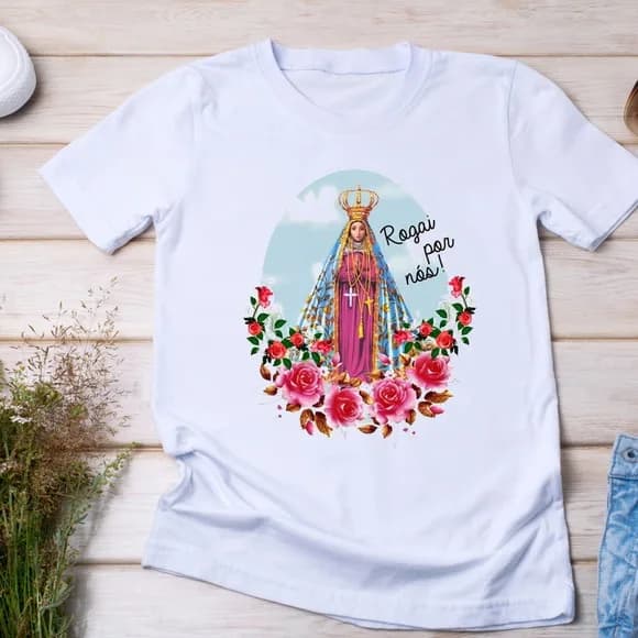 Camiseta Nossa Senhora Rogai Por Nós ? Fé e Devoção
