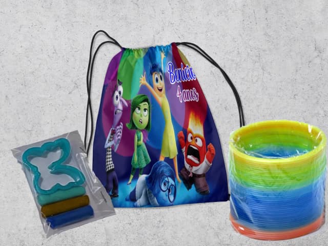 Kit Mochilinha + Mini Massinha de modelar e Mola Maluca lembrancinhas