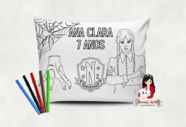 Almofada Pinte e Lave Wandinha