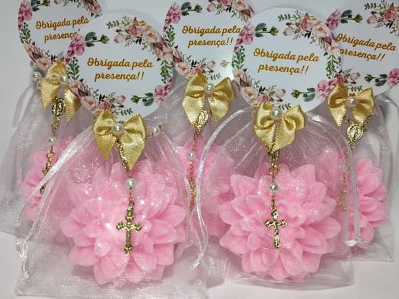 Lembrancinha 70 Anos: Sabonete Flor Dália com Mini Terço