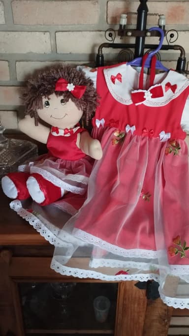 Vestido da menina e sua bonequinha