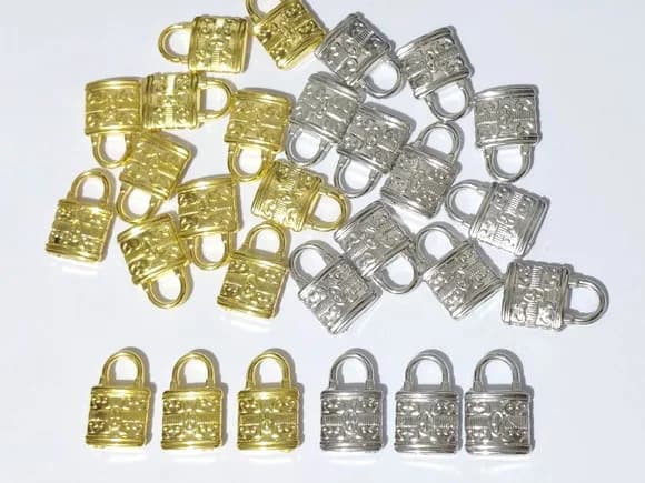 Pingente Cadeado Prata ou Dourado Abs Pacote com 30 Unidades