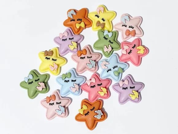 Aplique Estrela Colorida 24mm Resina Pacote com 15 Unidades