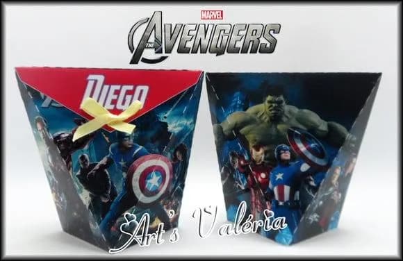 Caixinha Triangular Avengers
