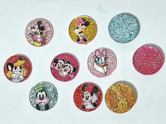 Aplique Mickey e Minnie Redondo 2cm de Resina Pacote com 10