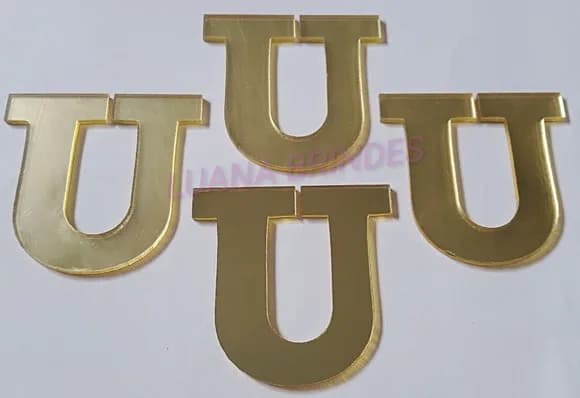 Aplique da Letra U em Acrílico Espelhado Dourado - 5cm