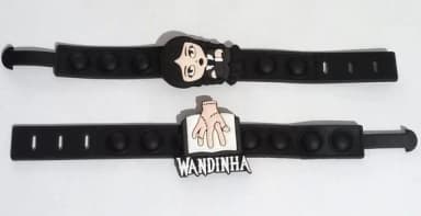 Pulseira Wandinha Addams e Mãozinha Emborrachada