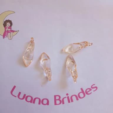 Pingente Sapatinho de Acrilico Creme 3,5cm Pct 25 Unidades