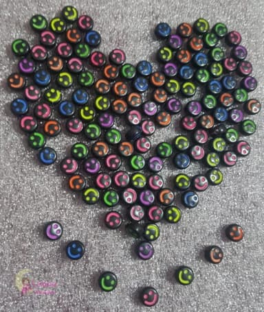 Miçanga Carinha Preta Colorida Furo Passante 7mm Pct 100 Und