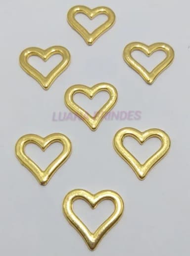 Pingente Coração Vazado em Metal Dourado - pct c/6 unid