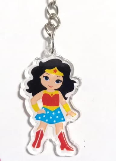 Chaveiro Mulher Maravilha de Acrílico Adesivado 4cm - 1 Peça