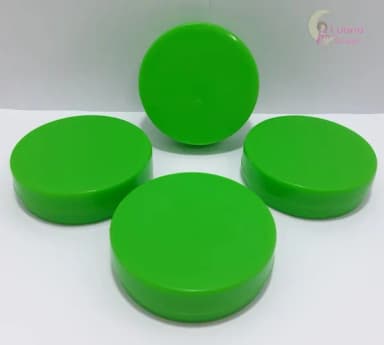Latinha Verde de Plástico 5,5cm Pacote com 12 Unidades
