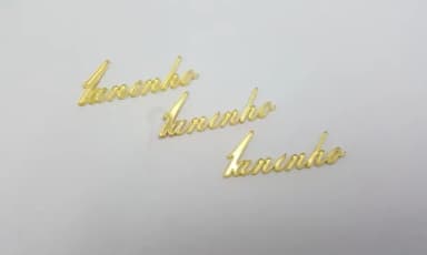 Plaquinha 1 aninho em Acrílico Espelhado Dourado - C/ 8 uni