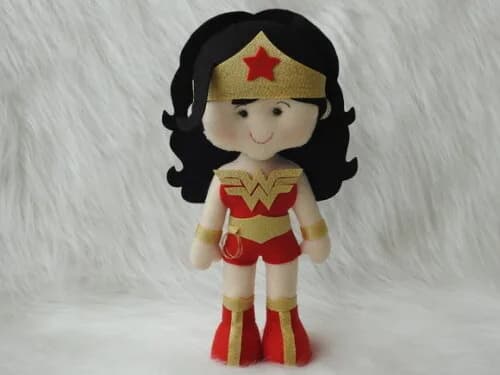 Mulher Maravilha em Feltro
