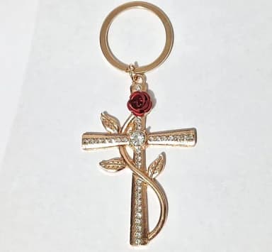 Chaveiro Crus e Rosa Metal Dourado Pacote com 1 Peça
