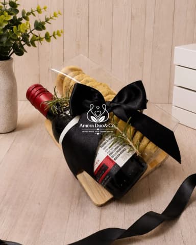 Kit Vinho com Tábua e Bolachas Artesanais