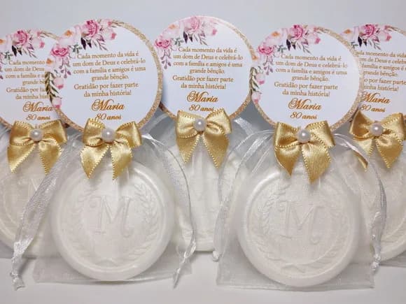 Lembrancinha 80 Anos: Sabonete Letra Inicial Personalizada