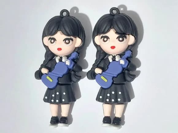 Pingente Wandinha 3d Emborrachado Pacote com 2 Unidades