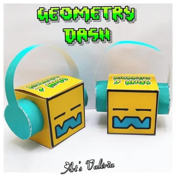 Caixa Cubo com Fone de Ouvido Geometry Dash