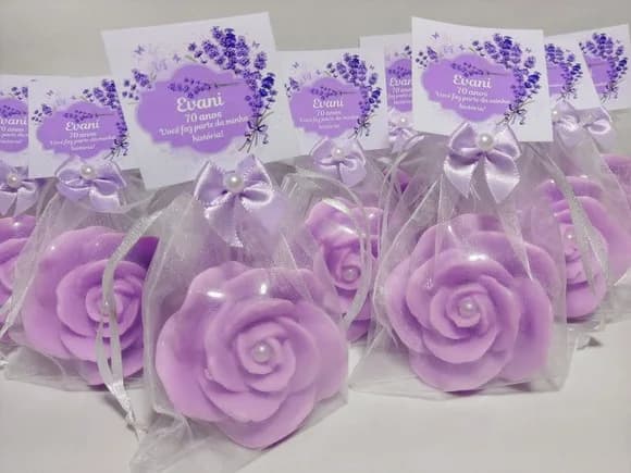 Lembrancinha de Aniversário 70 Anos: Sabonete Rosa Luxo