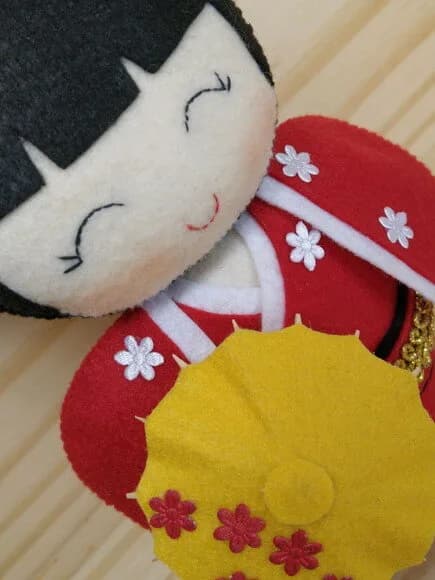 Boneca Kokeshi em feltro