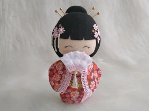 Boneca Kokeshi em em feltro