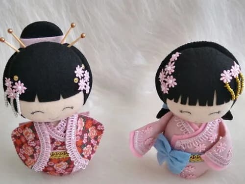 Boneca Kokeshi em em feltro