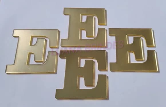 Aplique da Letra E em Acrílico Espelhado Dourado - 5cm