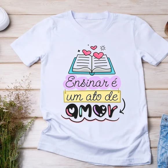 Camiseta Ensinar É Um Ato de Amor