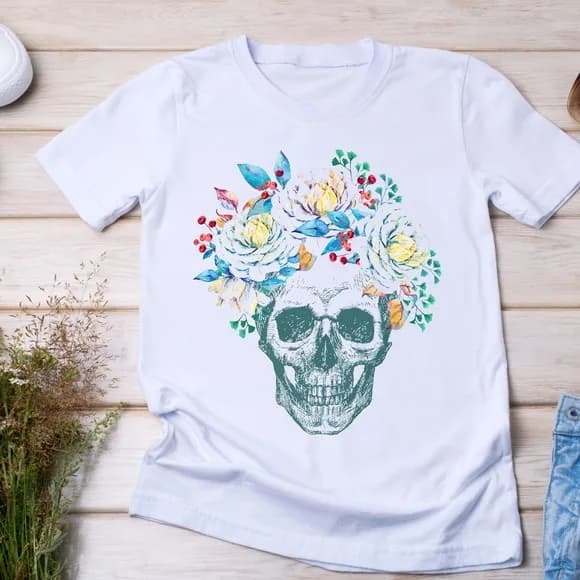 Camiseta Caveira Floral - Estampa Artística e Romântica