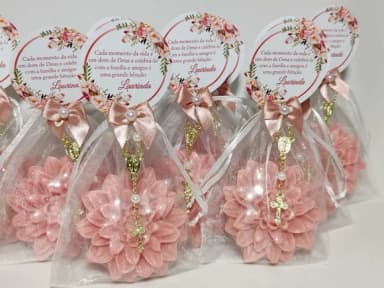 Lembrancinha 90 Anos: Sabonete Flor Dália com Mini Terço