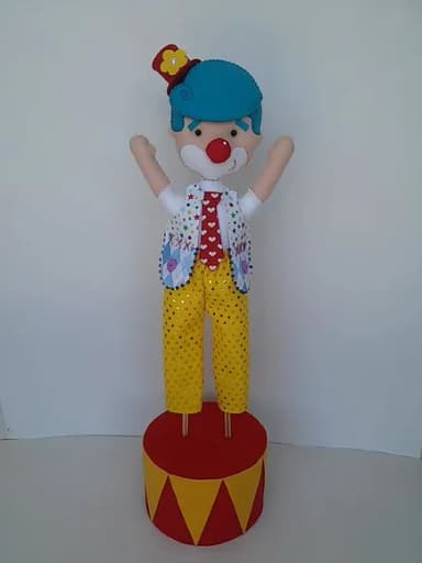 Palhacinho Perna de Pau.