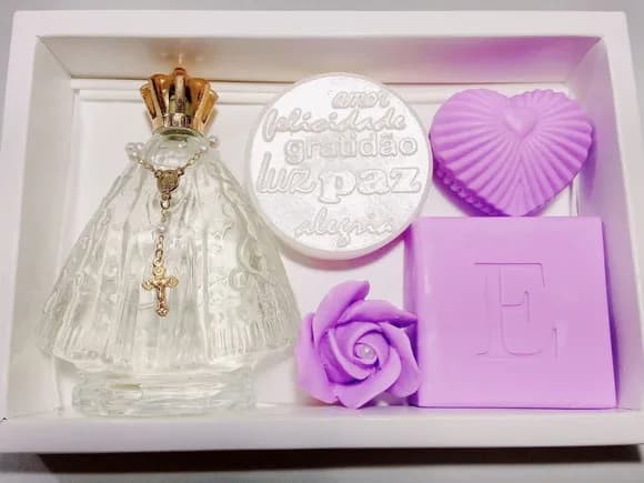 Presente Católico: Aromatizador Nossa Senhora com Sabonetes