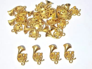 Pingente Trompa Metal Dourado Pacote com 10 Unidades