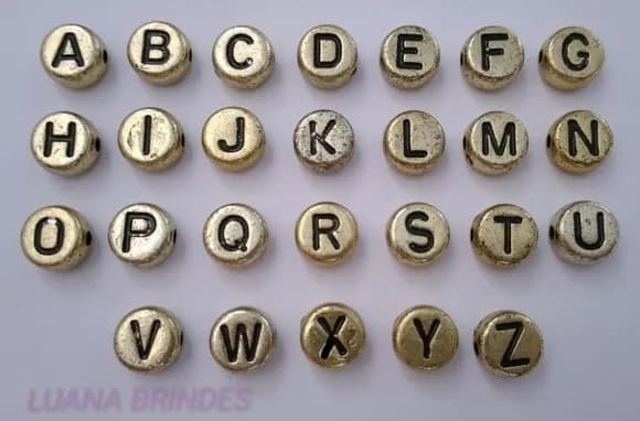 Letrinha Achatado Dourado de ABS - 7mm - pct c/4 alfabeto