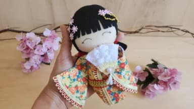 Boneca Kokeshi em Feltro 18 cm - Chamar Chat