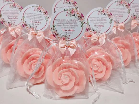 Lembrancinha de Aniversário 70 Anos: Sabonete Rosa Luxo