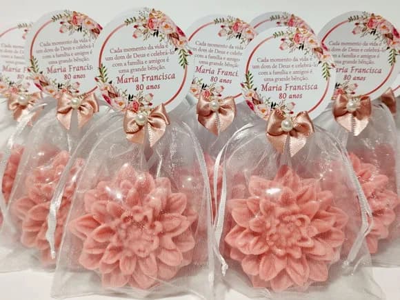 Lembrancinha de Aniversário 80 Anos: Sabonete Flor Dália