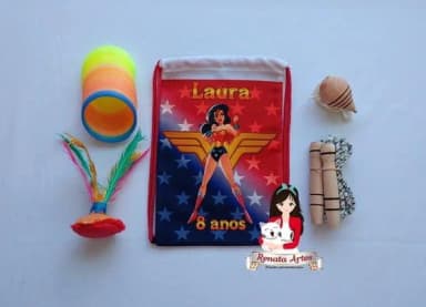 Mochila Boa Infância Tema Mulher Maravilha