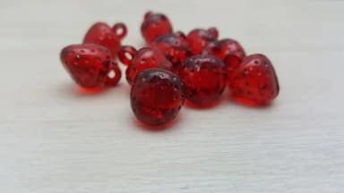 Pingente Mini Morango Acrílico Vermelho de 2cm- Pct c/ 20 un
